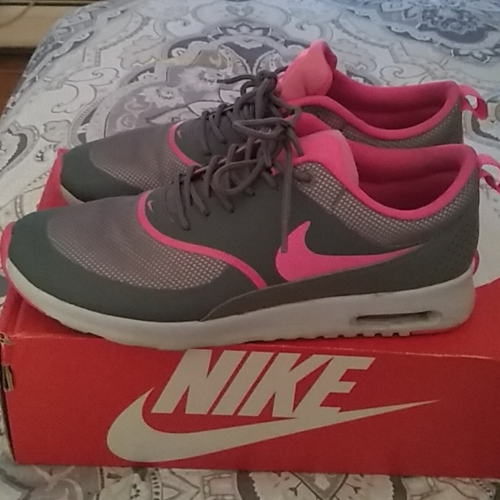 Nike Thea